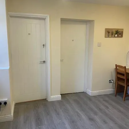 2 Bedroom Apartment, 2 Wash * Bristol