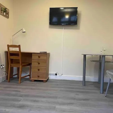 2 Bedroom Apartment, 2 Wash Apartment *