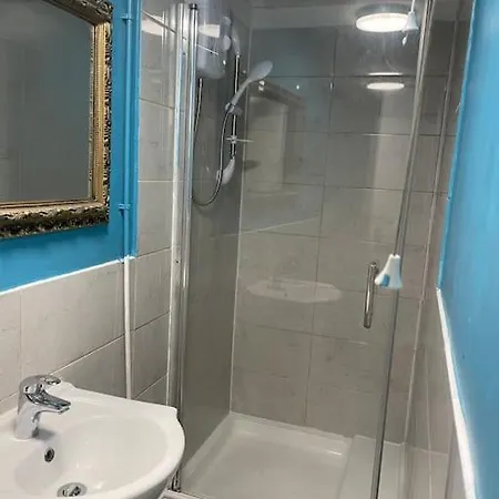 2 Bedroom Apartment, 2 Wash * Bristol