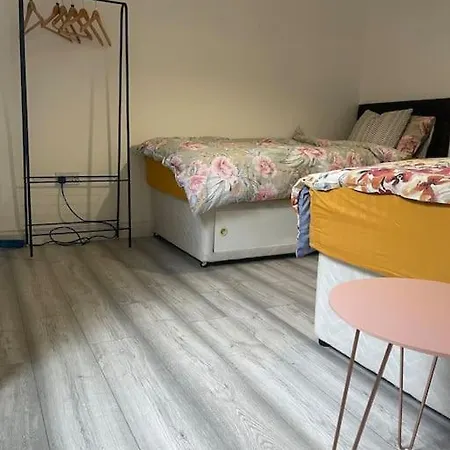 2 Bedroom Apartment, 2 Wash דירה בריסטול