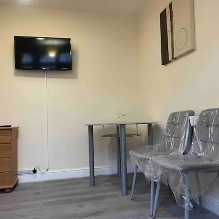2 Bedroom Apartment, 2 Wash *
